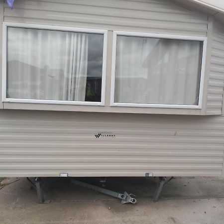 D24 Is A 2 Bedroom 6 Berth Caravan Close To The Beach On Whitehouse Leisure Park In Towyn Near Rhyl With Decking And Private Parking Space This Is A Pet Free Caravan 阿贝尔格莱 外观 照片