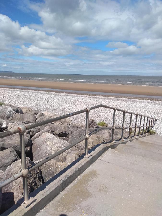 D24 Is A 2 Bedroom 6 Berth Caravan Close To The Beach On Whitehouse Leisure Park In Towyn Near Rhyl With Decking And Private Parking Space This Is A Pet Free Caravan 阿贝尔格莱 外观 照片