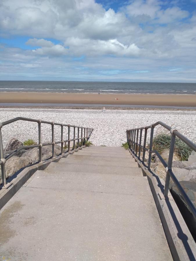 D24 Is A 2 Bedroom 6 Berth Caravan Close To The Beach On Whitehouse Leisure Park In Towyn Near Rhyl With Decking And Private Parking Space This Is A Pet Free Caravan 阿贝尔格莱 外观 照片