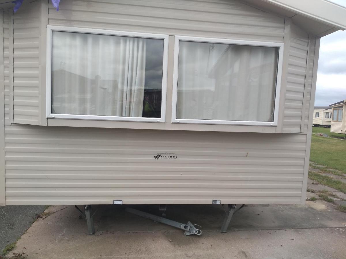 D24 Is A 2 Bedroom 6 Berth Caravan Close To The Beach On Whitehouse Leisure Park In Towyn Near Rhyl With Decking And Private Parking Space This Is A Pet Free Caravan 阿贝尔格莱 外观 照片