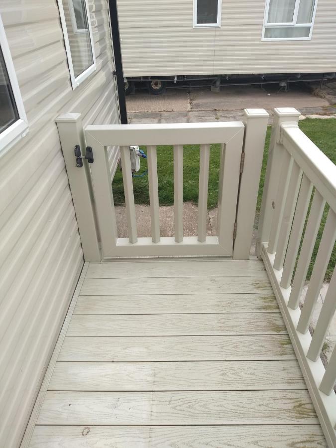 D24 Is A 2 Bedroom 6 Berth Caravan Close To The Beach On Whitehouse Leisure Park In Towyn Near Rhyl With Decking And Private Parking Space This Is A Pet Free Caravan 阿贝尔格莱 外观 照片