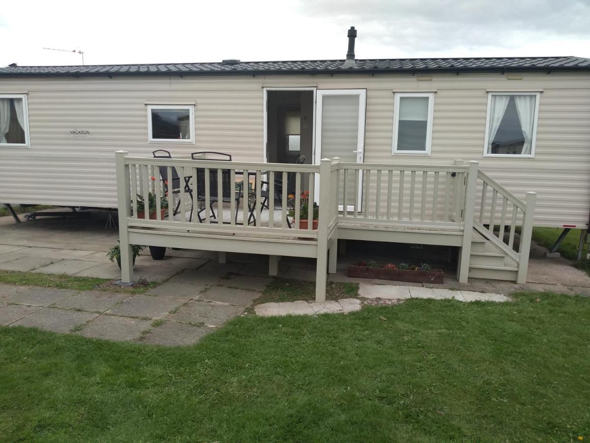 D24 Is A 2 Bedroom 6 Berth Caravan Close To The Beach On Whitehouse Leisure Park In Towyn Near Rhyl With Decking And Private Parking Space This Is A Pet Free Caravan 阿贝尔格莱 外观 照片