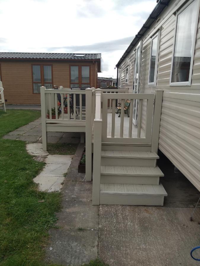 D24 Is A 2 Bedroom 6 Berth Caravan Close To The Beach On Whitehouse Leisure Park In Towyn Near Rhyl With Decking And Private Parking Space This Is A Pet Free Caravan 阿贝尔格莱 外观 照片