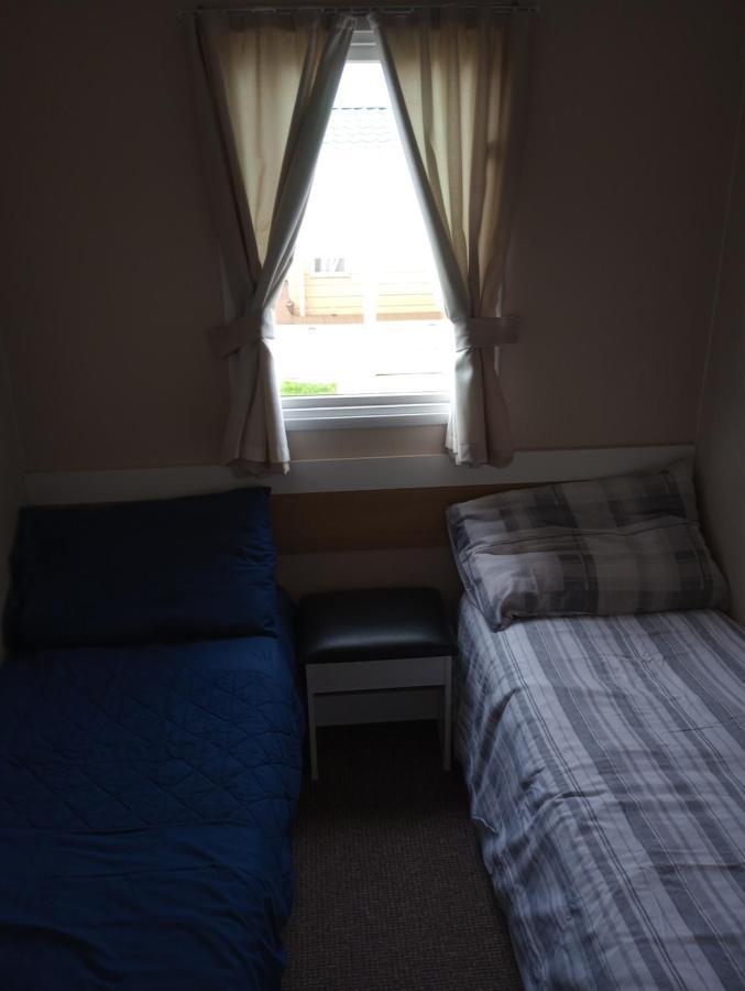 D24 Is A 2 Bedroom 6 Berth Caravan Close To The Beach On Whitehouse Leisure Park In Towyn Near Rhyl With Decking And Private Parking Space This Is A Pet Free Caravan 阿贝尔格莱 外观 照片